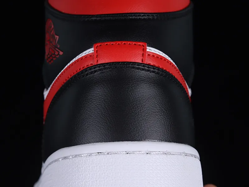 All categories Air Jordan Jordan series basketball shoes Air Jordan 1 Mid Air Jordan 1 Mid AJ1 Joe 1 black and white mid-top basketball shoes 554724-079